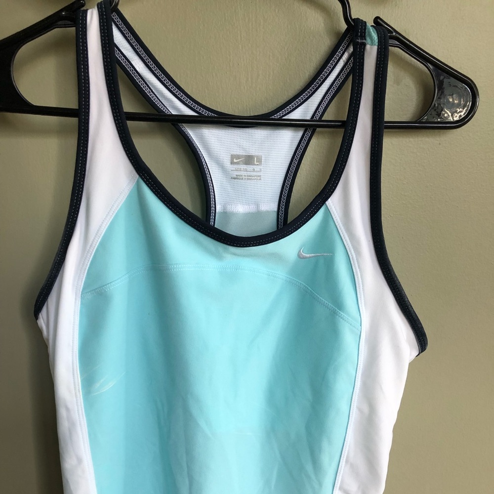 Nike Large Fitness Top